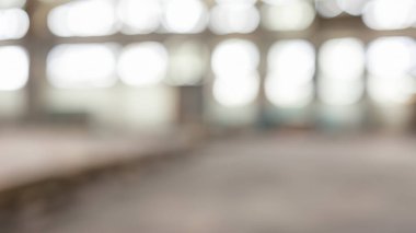 Geniş Pencereli Boş Endüstriyel Depo İçi