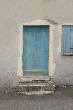 Yıpranmış Mavi Turkuaz Kapı Yıllanmış Taş Duvarda, Güney Fransa