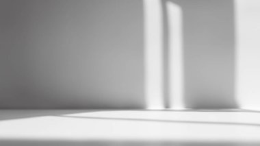 Minimalist Beyaz Arkaplan Üzerine Soyut Işık ve Gölge