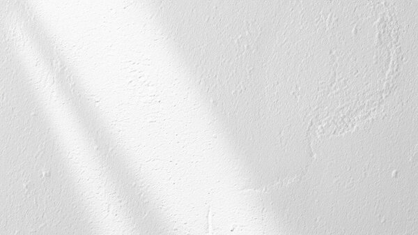 Белая стена штукатурки со светлой и теневой текстурой для фона или дизайна