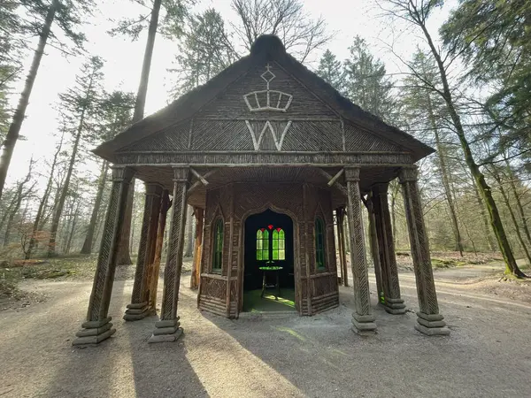 Hollanda, Apeldoorn 'daki Het Loo Palace Parkı' ndaki Willemstempel Orman Kilisesi.