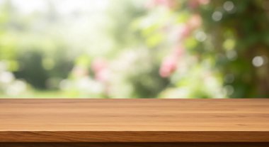 Bulanık arka planlı boş ahşap masa üstü