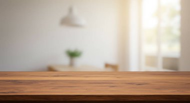 Mutfakta bulanık arka planı olan boş ahşap masa. kurgu için ürün gösterimi tasarımınız