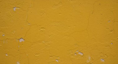 Sarı boyalı beton duvar