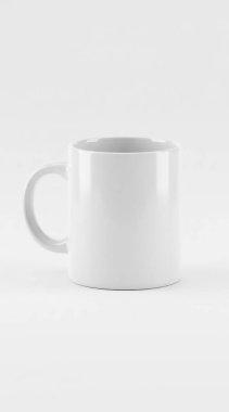 Beyaz kupa beyaz arkaplanda izole