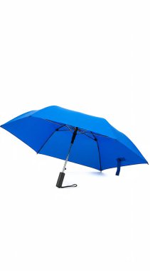 Mavi şemsiye beyaz arkaplanda izole