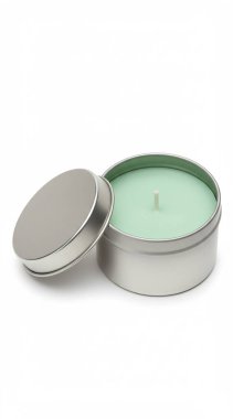 Beyaz arka planda yeşil kurdeleli yuvarlak cam kavanoz