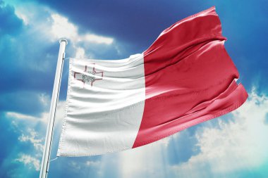 Mavi gökyüzünde dalgalanan malta bayrağı