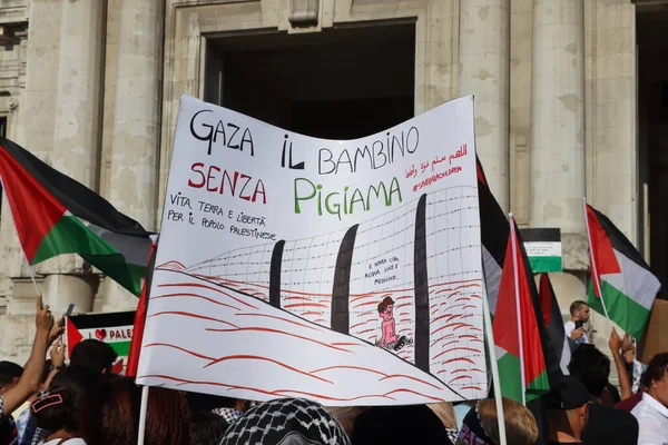 Милан Ломбардия Италия Пропалестинские Демонстранты Знаменами Милане — стоковое фото