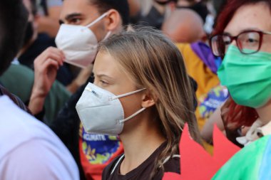 Milan - İtalya - 1 Ekim 2021. Greta Thunberg ve Milano 'daki diğer iklim eylemcileri Cop26 öncesi zirvede. 