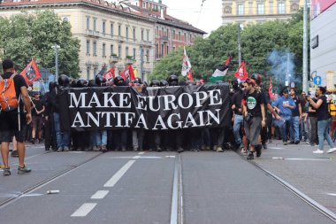 Milano - Via Bocccaccio - İtalya - 17 Mayıs 2025. Milano 'da aşırı sağ 