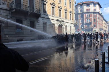 Milano - Via Bocccaccio - İtalya - 17 Mayıs 2025. Milano 'da aşırı sağ 