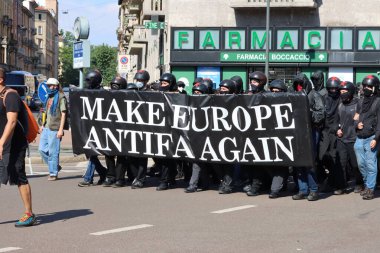 Milano - Via Bocccaccio - İtalya - 17 Mayıs 2025. Milano 'da aşırı sağ 