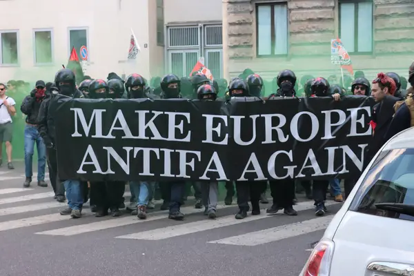 Milano - Via Bocccaccio - İtalya - 17 Mayıs 2025. Milano 'da aşırı sağ 