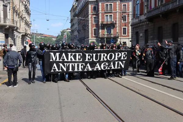 Milano - Via Bocccaccio - İtalya - 17 Mayıs 2025. Milano 'da aşırı sağ 