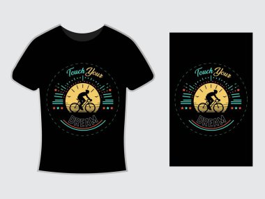 Bu tişört tasarımı cesur ve anlamlı, markanın kimliğiyle uyumlu canlı bir grafik içeriyor. Çarpıcı görselleri modern bir tipografi düzeni ile birleştiriyor, şık ve etkili bir beyan sağlıyor..