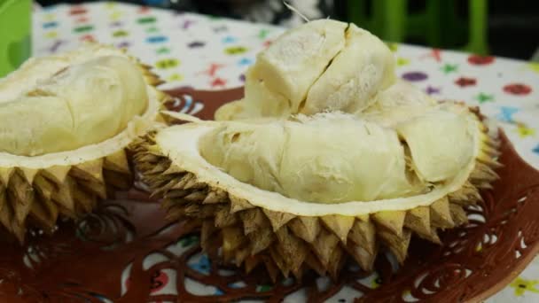 Wziąć Durian Owoców Ręki Plastikowymi Rękawiczkami — Wideo stockowe