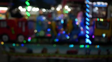 Endonezya 'daki gece pazarı şehrinde ya da pasar malamdaki birçok renge sahip daire bulanık ya da bokeh ışığının bulanık görüntüleri
