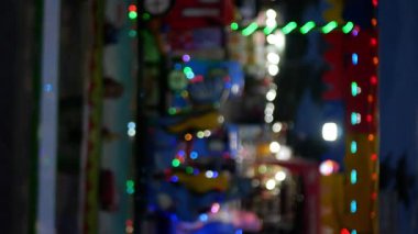 Endonezya 'daki gece pazarı şehrinde ya da pasar malamdaki birçok renge sahip daire bulanık ya da bokeh ışığının bulanık görüntüleri