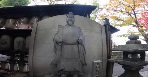 Japan Einem Herbsttag Kyoto Steinstatuen Mit Figuren Von Vor 1000 — Stockvideo