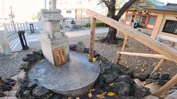 Fujizuka Taşı Tapınağı. Fuji tapınması. Asakusa, Tokyo, Japonya 'nın kesişiminde duran bir türbe. Sunak Dağı. Fuji