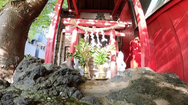 Hatsudai Shusei Inari Daimyojin, Hatsudai, Shibuya-ku, Tokyo 'da bir tapınak. Tepenin yukarısında, Hatsudai Çocuk Lunaparkı' nın yanında..