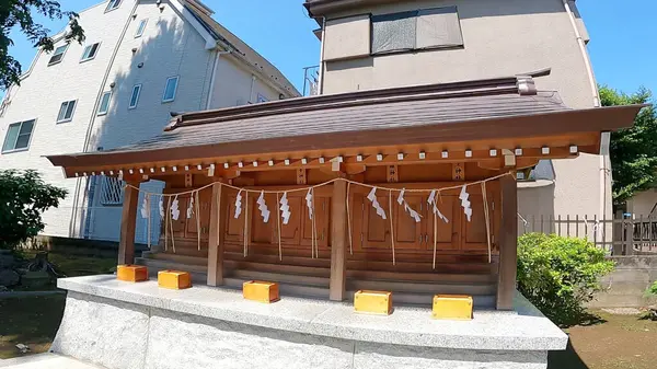 Tokumaru Kitano Tapınağı, Tokumaru, Itabashi-ku, Tokyo, Japonya 'da bulunan bir Shinto türbesi. 995 yılında Chotoku (995) tapınağı, Kitano Tapınağı' nın Kyoto 'daki şubesinin ruhuna başvurarak inşa edilmiştir. Bir salgın olduğu söylenir. 