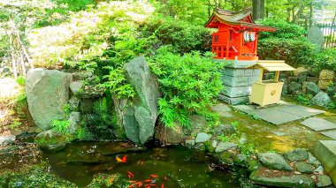 Kumano Tapınağı Nishi-Shinjuku 2-chome, Shinjuku-ku, Tokyo 'da bir tapınaktır. Tokyo Büyükşehir Hükümet Binası da dahil olmak üzere gökdelenlerin bulunduğu Shinjuku Central Park 'ın bir köşesi. 1394-1428.https: / / youtu.be / srQGgY41AXQ