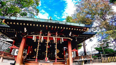 Mabashi Inari Tapınağı, Minami Asagaya, Suginami Ward, Tokyo, Japonya 'da bir türbe. Bu tapınağın Kamakura döneminin sonunda (700 yıl önce) kurulduğu söyleniyor.