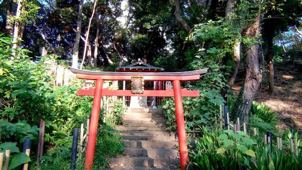 stock image A shrine located halfway up the Shibamaruyama tumulus, located in the back gate of Zojoji Temple.Zojoji Temple, along with Hie Shrine, is said to seal off the demon gate of Edo Castle.