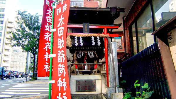 stock image Kojimachi in Kojimachi, Chiyoda-ku, Tokyo Otahime Inari ShrineThe founding date is unknown, but it is thought to be a branch of Surugadai Otahime Inari Shrine, and it is said that it has been revered in the Kojimachi area as a prayer for recovery 