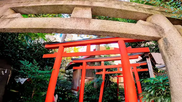 Denenchofu Fushimi Inari Tapınağı, Denenchofu, Ota Ward, Tokyo, Japanhttps: / / youtu.be / h6ersNyG1Z0