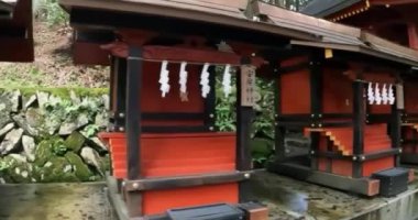 Mitsumine Tapınağı, Mitsumine, Chichibu City, Saitama Bölgesi Mitsumine Tapınağı 'nda bir türbe.