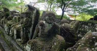 Kita-in Tapınağı 'nın 500 Arhat' ı, Kawagoe Şehri, Saitama Bölgesi, Japonya 'da bir tapınak. Arhat' lar aydınlanmaya ulaşmış yüksek rahipler ve Japonya 'daki üç büyük Arhat' tan biri olan 500 Kita-in Tapınağı 'nın tamamlanması 50 yıl sürdü..