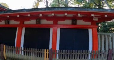Jomon döneminden beri Suginami Ward, Tokyo, JapanIgusa Hachiman Tapınağı 'nda bir türbe olan Igusa Hachiman Tapınağı' na tapıldığı ve Heian döneminin sonunda bir türbe dönüştüğü söylenir (794-1185).).