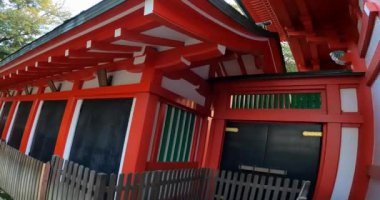 Jomon döneminden beri Suginami Ward, Tokyo, JapanIgusa Hachiman Tapınağı 'nda bir türbe olan Igusa Hachiman Tapınağı' na tapıldığı ve Heian döneminin sonunda bir türbe dönüştüğü söylenir (794-1185).).