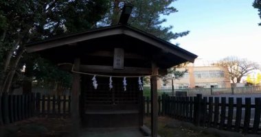 Jomon döneminden beri Suginami Ward, Tokyo, JapanIgusa Hachiman Tapınağı 'nda bir türbe olan Igusa Hachiman Tapınağı' na tapıldığı ve Heian döneminin sonunda bir türbe dönüştüğü söylenir (794-1185).).