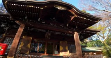 3. Tapınak Kamiogi, Suginami Ward, Tokyo 'da yer almaktadır. Kanpei döneminde kurulduğu söylenir (889-898).).