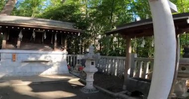 Bu türbe Kamiogi, Suginami Ward, Tokyo 'da yer almaktadır. Kanpei döneminde kurulduğu söylenir (889-898).).