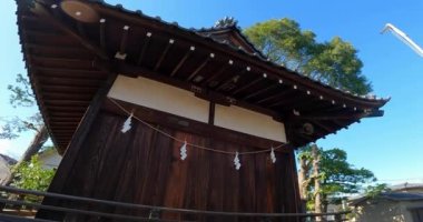 Takeshita Inari Tapınağı, Japonya 'nın Nerima Ward şehrinde, Sekimachi Minami' de Ome Kaido boyunca yer alan bir türbedir. Kuruluş tarihi bilinmemekle birlikte, Takeshita Shinden 'ın gelişiminin 1784 yılında gerçekleştiği düşünülmektedir.).