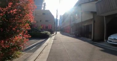 Jimamori Inari Tapınağı, Higashiueno 'da bir türbe, Taito-ku, Tokyo, Japonya Shitaya Tapınağı' nın arkasındaki küçük Inari tapınağı. Yerel halk tarafından korunuyor.