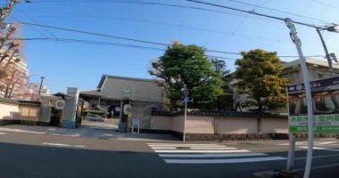 Higashi Honganji, Nishi-Asakusa, Taito-ku, Tokyo 'daki Jodo Shinshu Higashi Honganji mezhebinin baş tapınağıdır..