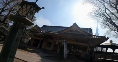 Matsuchiyama Shoden: Tokyo Skytree Kulesi 'ni görebileceğiniz bir alan. Matsuchiyama Shoden, Tokyo, Taito Ward' da bir tapınaktır. Bu tepenin, İmparatoriçe 'nin saltanatının üçüncü yılı olan Eylül 595' te ortaya çıktığı söylenir. 