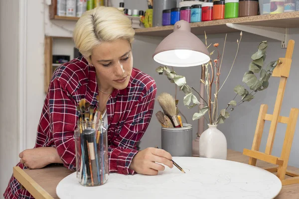 Jeune Artiste Peintre Femme Créer Peindre Son Espace Travail Avec — Photo