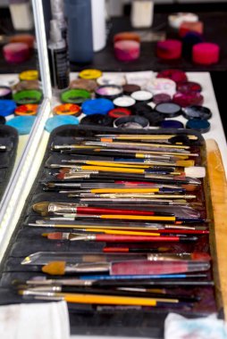 Dudaklar, gözler, yanaklar ve yüz makyaj fırçaları ve el fırçaları için makyaj seti 