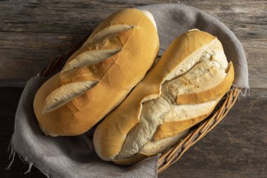 Hamburger, sandviç, patates kızartması, kır ekmeği ve çeşitli fırınlanmış ürünler için ekmeği hamburgerle birlikte buğday unu ve tam buğday unundan yaptım.. 