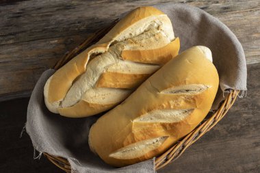 Hamburger, sandviç, patates kızartması, kır ekmeği ve çeşitli fırınlanmış ürünler için ekmeği hamburgerle birlikte buğday unu ve tam buğday unundan yaptım.. 