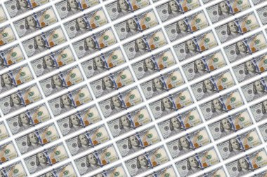 Birçok 100 dolarlık banknotların arka plan olarak tekrarlanmasının sebebi 