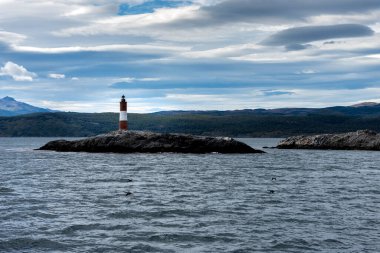 Uhuaia Arjantin 'deki deniz fenerinin sonu Beagle Channel' daki bir kaya adasında 