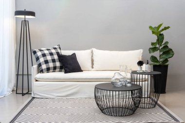 Yastıklı kumaş koltuklar halılar masa lambaları ev ya da şirketler için dekorasyon süslemeleri 